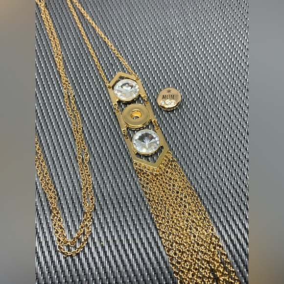 💗Gold Tasseled Snap Button MOM Necklace, Magnolia & Vine, Ginger Snaps & Co. - Picture 2 of 8